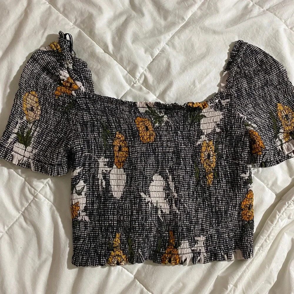 Astr Black and White Floral Crop Top - Picture 7 of 8